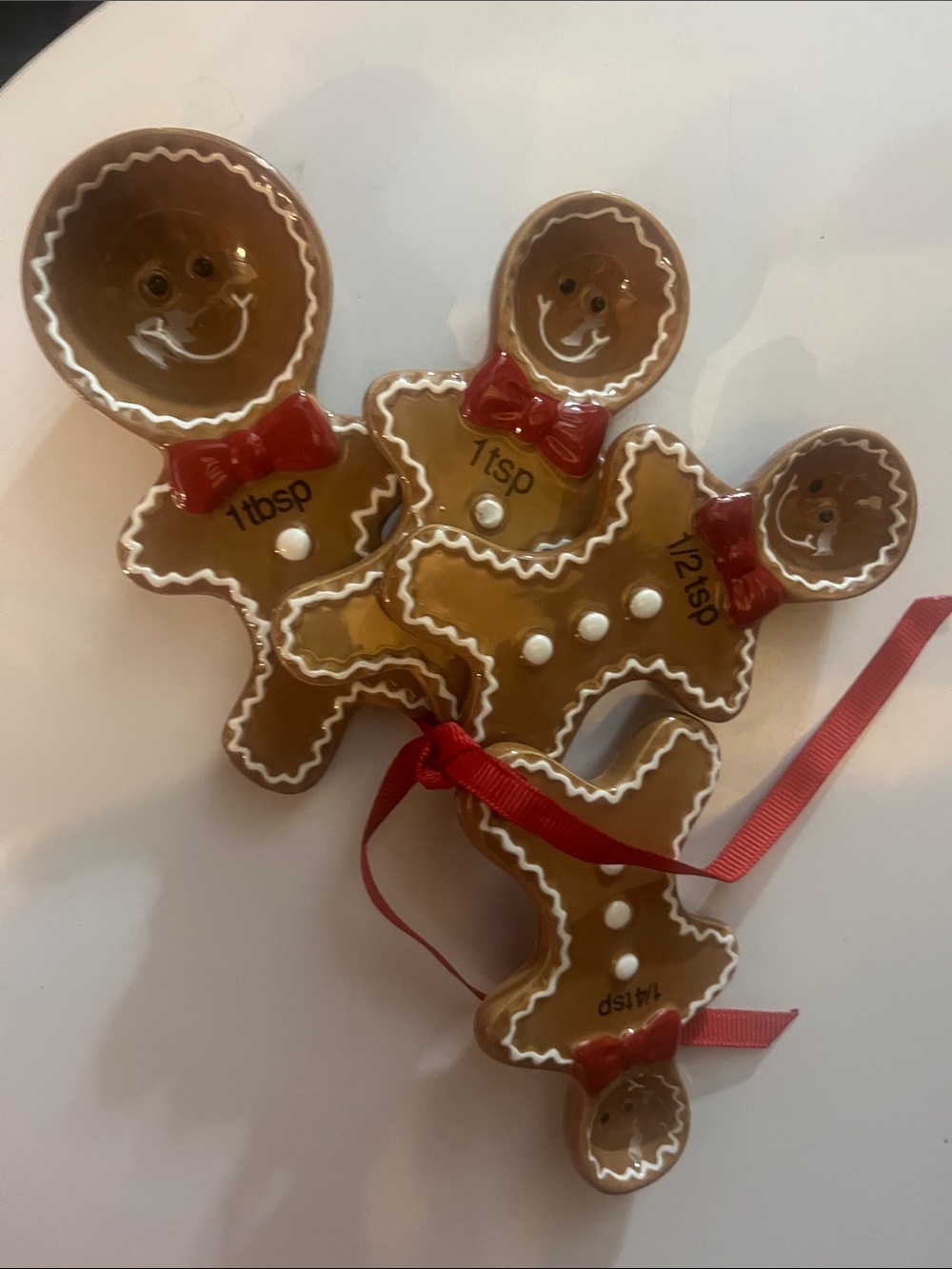 Pier 1 Gingerbread Man Ceramic Measuring Spoons in Brown and Red